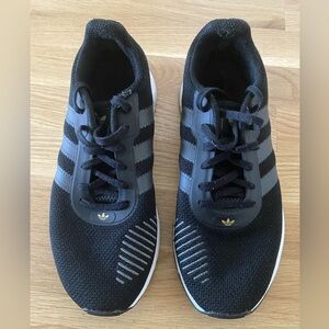 Adidas black women’s 7.5 three stripe sneaker running style